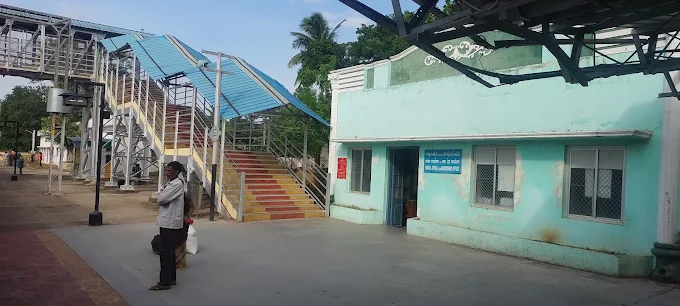 Nidadavolu post office railway station